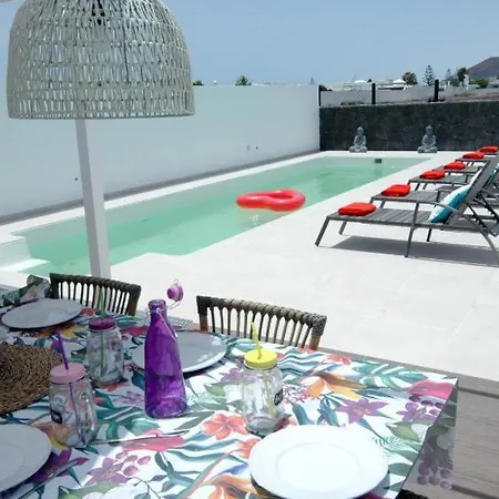 In Playa Blanca Sleeps 6 Includes Swimming Pool And Air Con 2 Villa