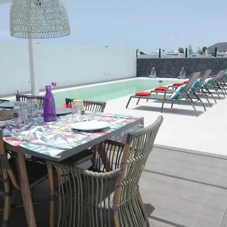 In Playa Blanca Sleeps 6 Includes Swimming Pool And Air Con 2 * Playa Blanca